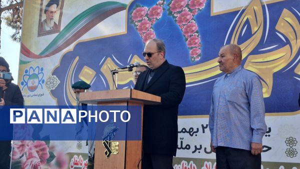 خروش مردم دامغان در راهپیمایی ۲۲ بهمن