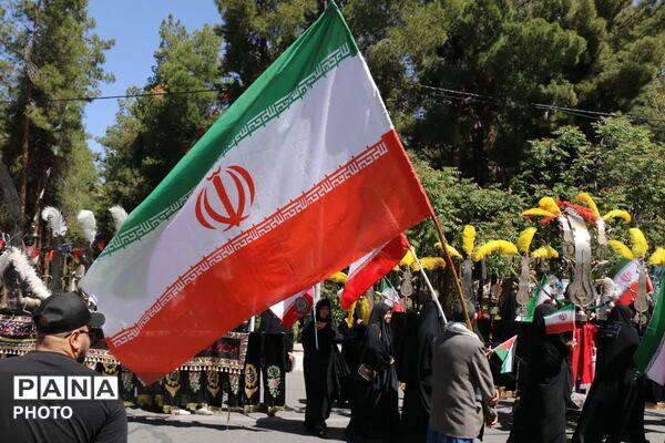 مردم در میدان، پای کار انقلاب اسلامی