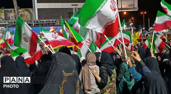 حضور بسیجیان فیروزآباد در میدان امام(ره)