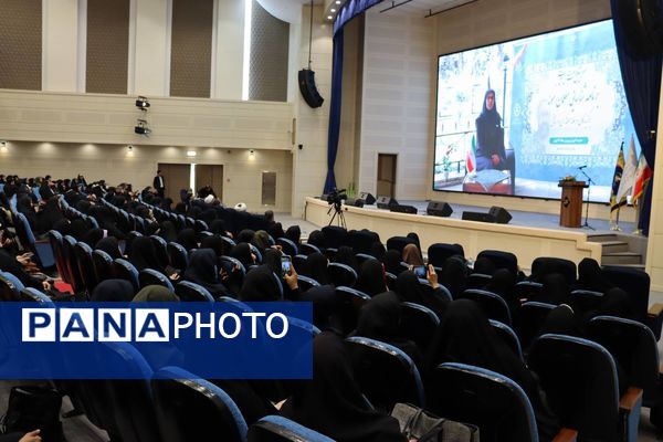 تجلیل از معلمان نمونه منطقه ۱۴ به مناسبت هفته گرامیداشت مقام معلم