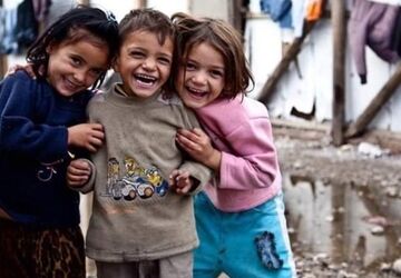 خیّر دارابی با اقدام زیبای خود، لبخند بر لب کودکان غزه نشاند