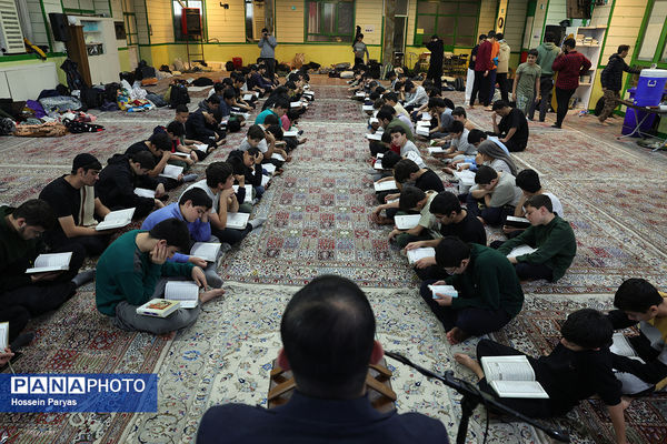 اعتکاف دانش‌آموزی در مسجد جامع امام جعفر صادق(ع) اقدسیه