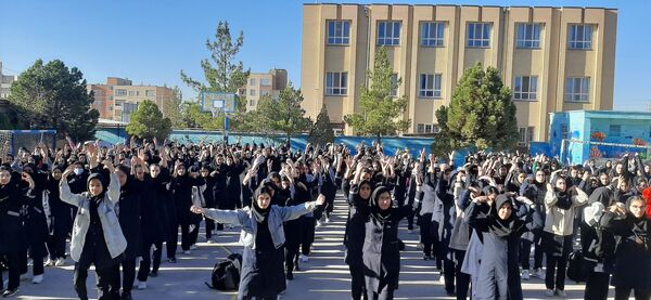 گذری برصبح‌گاه دبیرستان وکیلی ۹