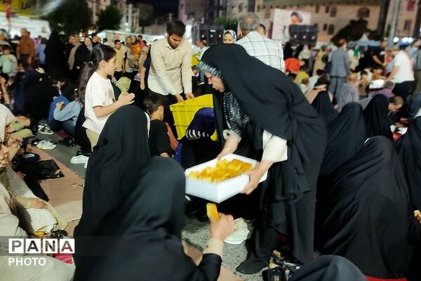 شور غدیر در میدان امام خامنه‌ای؛ اجتماع شبانه مردم شهرستان قدس جلوه‌ای از عشق به ولایت