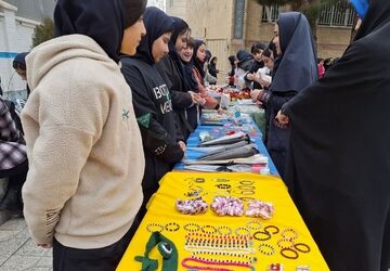 جشنواره صنایع دستی و مواد غذایی توسط دانش‌آموزان مدرسه فاطمیه 