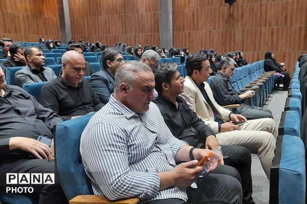 جلسه مدیران مدارس منطقه کهریزک؛ هماهنگی «پروژه مهر» و آیین بدرقه رهبر شهید
