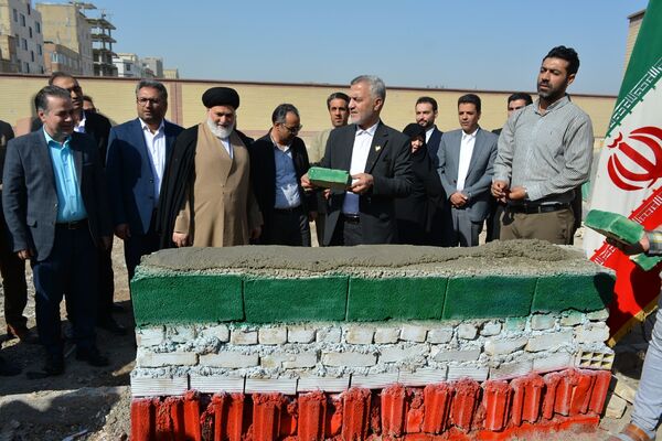 حاج مجید خوئی و بانو کمپانی، سازندگان ۹ کلاس جدید برای دختران بهارستانی