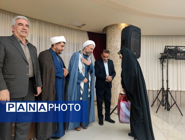 آیین تجلیل ازخادمین مراسم اعتکاف دانش‌آموزی