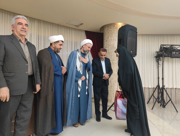 آیین تجلیل ازخادمین مراسم اعتکاف دانش‌آموزی