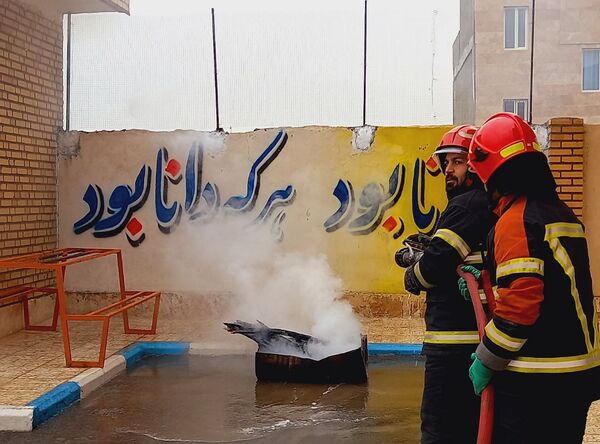 مانور زلزله در مدرسه امیرالمومنین شهرستان ملارد