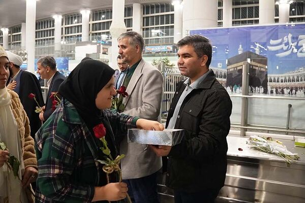 استقبال از کاروان حج عمره دانش‌آموزی