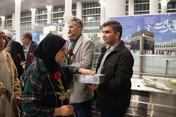 استقبال از کاروان حج عمره دانش‌آموزی