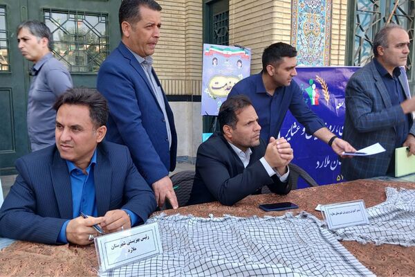 پاسخگویی و رفع مشکلات مردمی توسط مسئولان آموزش و پرورش در میز خدمت نماز جمعه