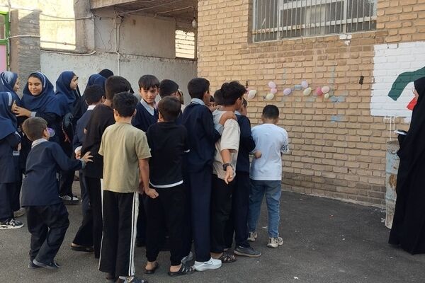 فعالیت گروه جهادی معلمان ناحیه چهار قم در روستاهای نیزار