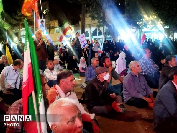 اجتماع شبانه در دویست‌ودهمین شب شهادت قائد امت اسلام همزمان با هفته دفاع مقدس
