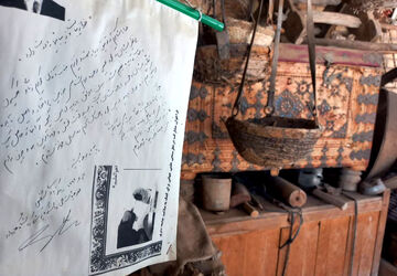 خانه ای در آباده با وسایل قدیمی که یادآور خاطرات کهن ایران زمین است