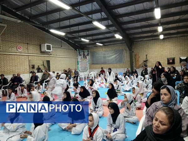 اهدای کمربند به تکواندو کاران فاروجی