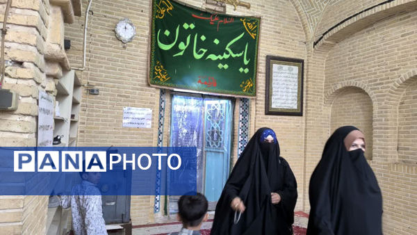 حال و هوای امامزاده سکینه خاتون(س) قم در روز طبیعت