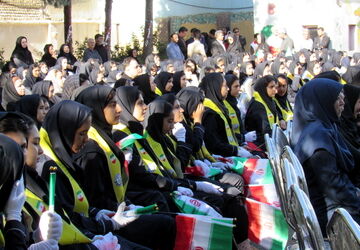 آیین نمادین آغاز سال تحصیلی در دبیرستان شهیده سودابه احدی سنندج برگزار شد  