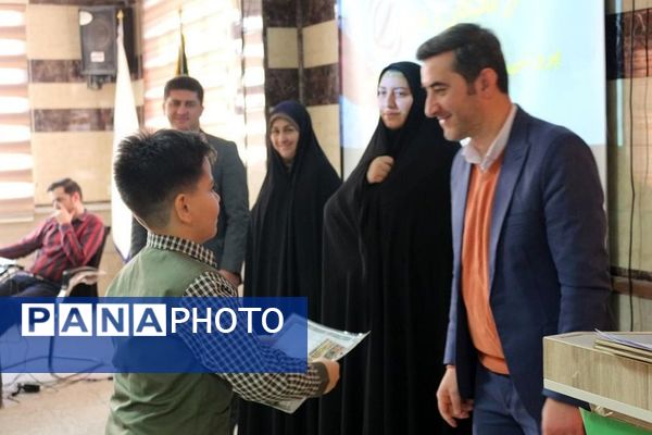 آیین تجلیل از برگزیدگان آموزشی، پژوهشی و فرهنگی شهرستان فیروزکوه