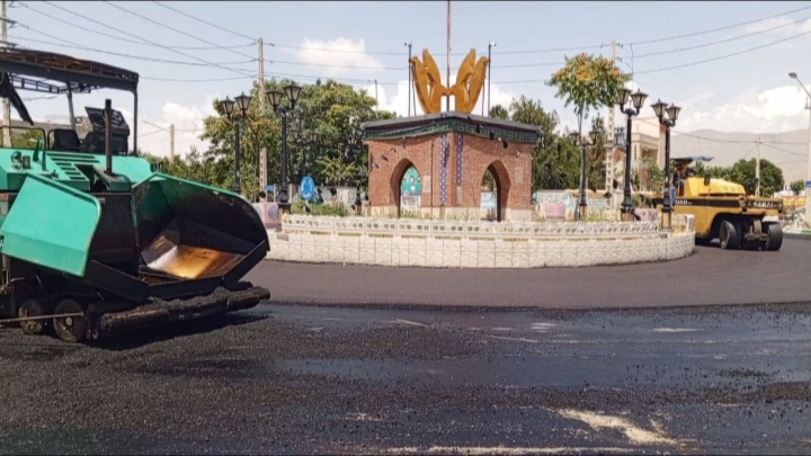 بازسازی آسفالت میدان اصلی شهر تیتکانلو 