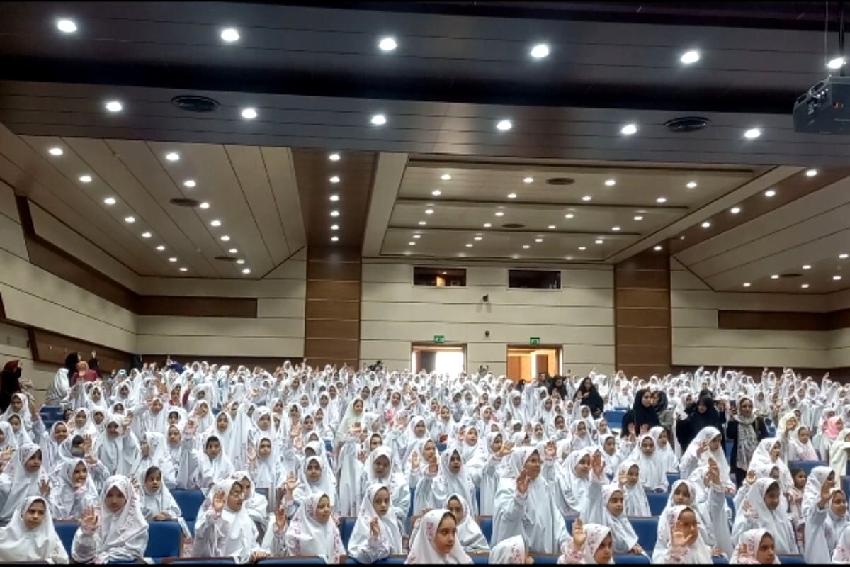 جشن تکلیف دانش‌آموزان دختر مدرسه دکتر علی شریعتی شهریار