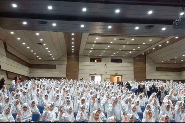 جشن تکلیف دانش‌آموزان دختر مدرسه دکتر علی شریعتی شهریار