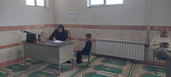 میزخدمت پزشکی رایگان برای دانش‌آموزان کم برخوردار درمدارس
