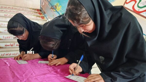 انتخاباتی منظم و پرشور در هنرستان جنت فارسان  
