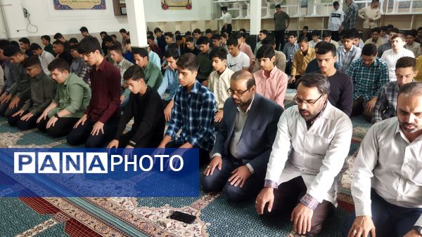 اولین نماز جماعت دبیرستان شاهد ابوذر غفاری در سال تحصیلی جدید 