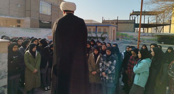 بازدید نماینده مجلس شورای اسلامی منطقه ترشیز از دبیرستان حضرت معصومه (س) شهرستان خلیل‌آباد