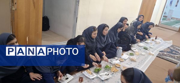 برپایی سفره افطاری در خوابگاه فضیلت فاروج