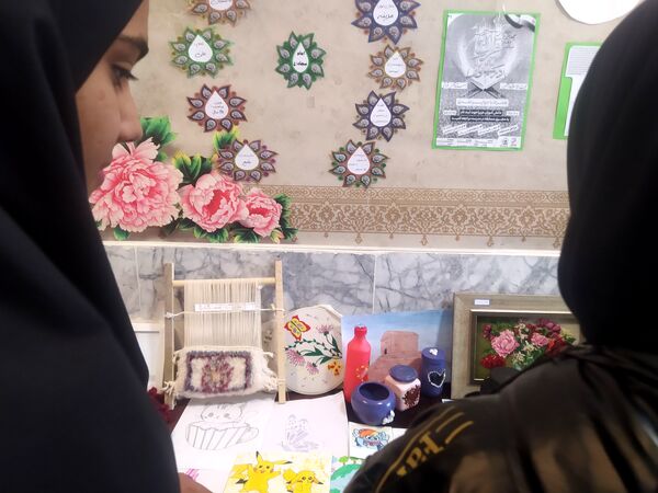 افتتاحیه هفته ماه ها در دبیرستان دخترانه امید 