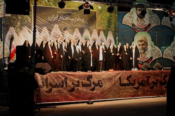 جشن میلاد حضرت معصومه (س) و روز دختر در سبزه میدان زنجان