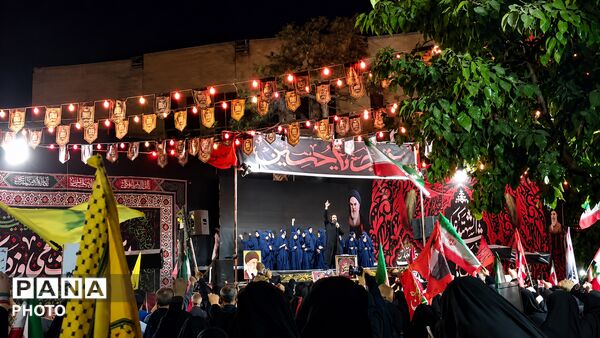 وداع باشکوه فرهنگیان، دانش‌آموزان و مردم منطقه ۱۷ با رهبر شهید ایران