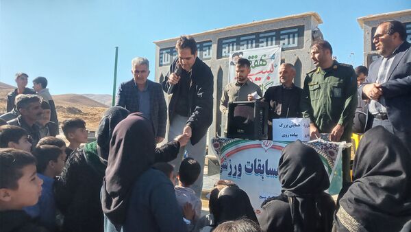 همایش پیاده‌روی صبحگاهی همزمان با هفته بسیج در روستای کمک سفلی اسدآباد