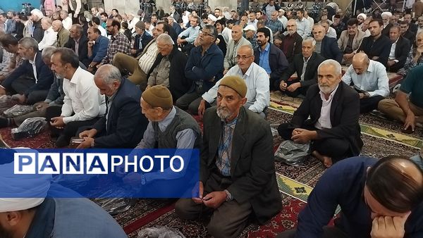 برگزاری نماز جمعه در آغاز هفته بسیج دانش آموزی با حضور دانش آموزان بسیجی نیشابور