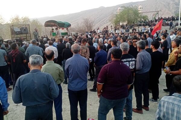 خاک سپاری پیکر شهید حمید عوض‌زاده در روستای خورخوروست فین