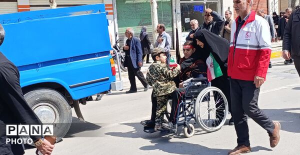چهل روز تنهایی پس از شهادت امام انقلاب؛ مردم اسدآباد همچنان در صحنه