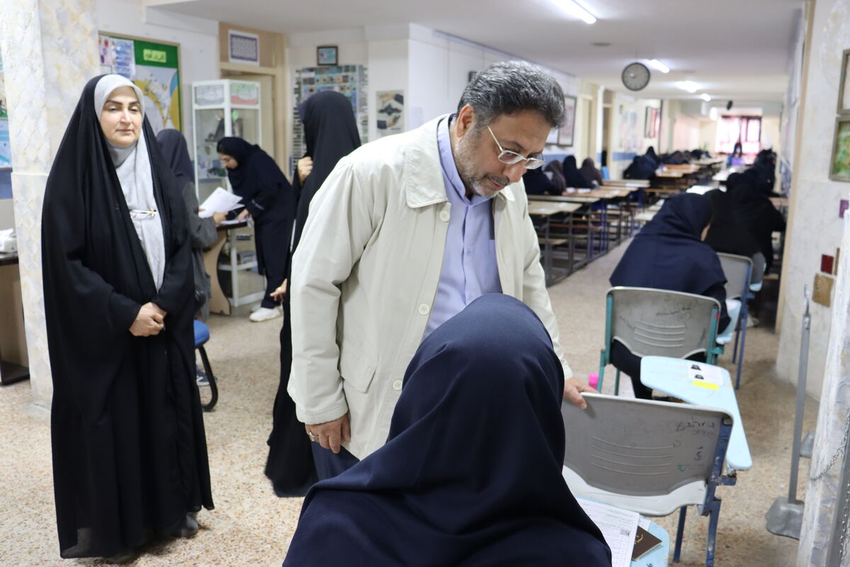 بازدید مدیر آموزش و پرورش منطقه ۱۴ از حوزه امتحانات نهایی خردادماه ۱۴۰۴