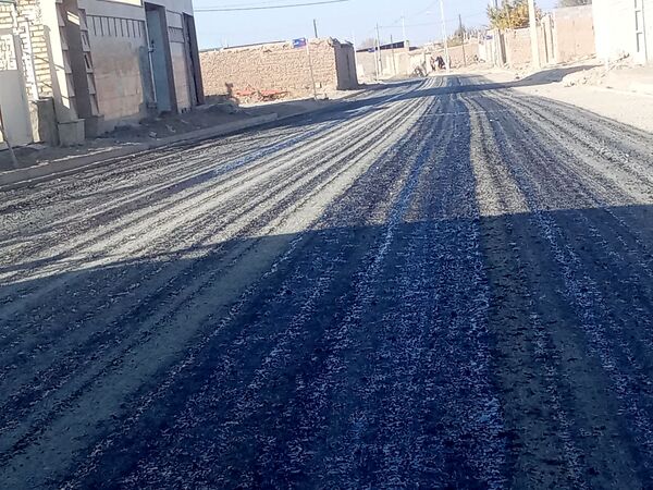 آغاز عملیات آسفالت ریزی در روستای درخت سنجد 