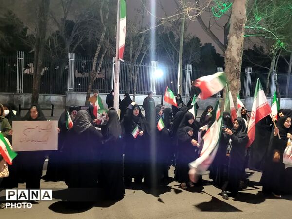 اجتماع دانش‌آموزان و فرهنگیان در هنرستان قندی