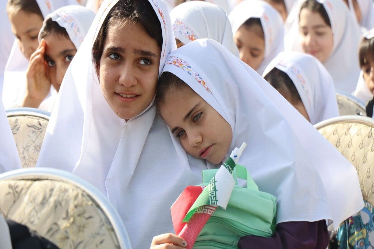 صبح مهر با کیف‌های رنگی و رؤیاهای روشن؛ مدرسه دوباره جان گرفت