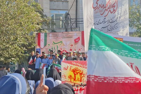 خروش هزاران دانش آموز ورامینی در ۱۳ آبان