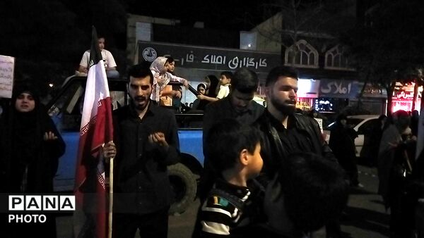 زمزمه های دعا در بلوار فضل نیشابور 