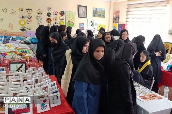 نمایشگاه کار و فناوری در دبیرستان نشاط بهارستان‌دو