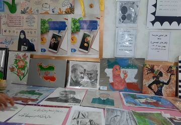 برگزاری نمایشگاه آثار هنری دانش‌آموزان دبیرستان فرهنگیان خرم‌آباد