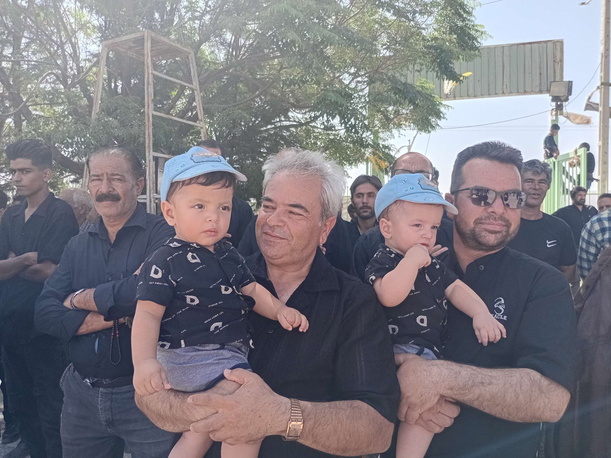 حضور پر رنگ کودکان روستای نقاب در پیاده روی جاماندگان اربعین