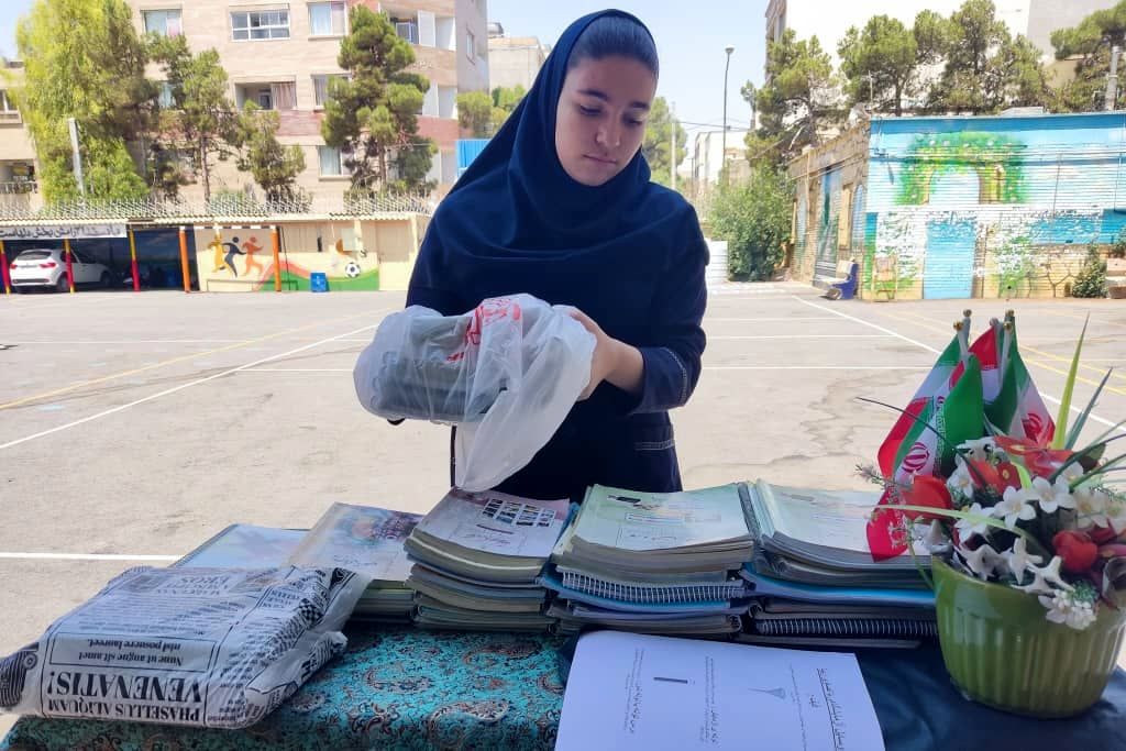 کاغذ مهربانی در دبیرستان دخترانه گراشی