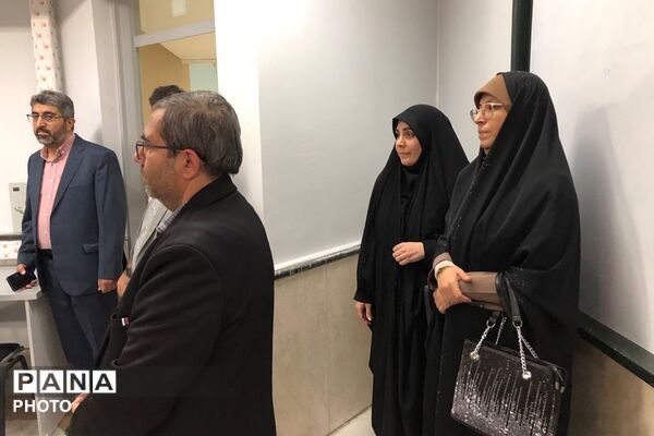 اقامه اولین نماز ماه مهر در دبیرستان حکمت نبوی ناحیه دو شهرری 
